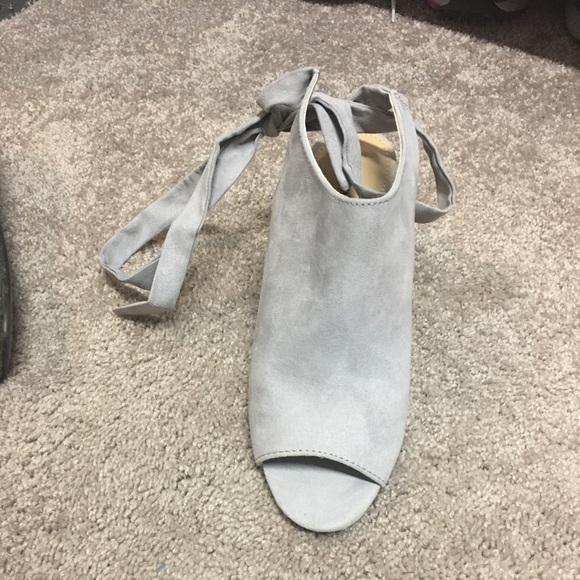 Open toe booties - Picture 2 of 6